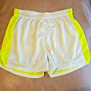 Underarmour Loose Heatgear Mesh Shorts Size M - White with Neon Yellow